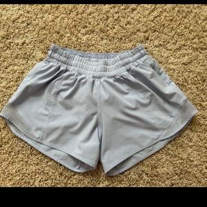 light purple lululemon hotty hot shorts sz 4 Tall